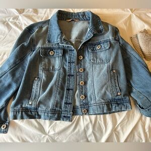 Crop length  jean jacket with pockets and buttons